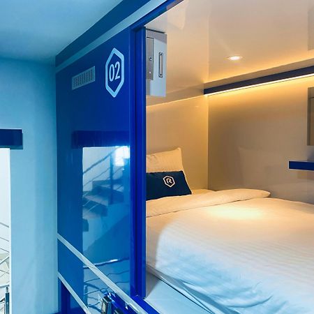 Rosalyne Sleepbox Malioboro 3 Hotell Yogyakarta Exteriör bild