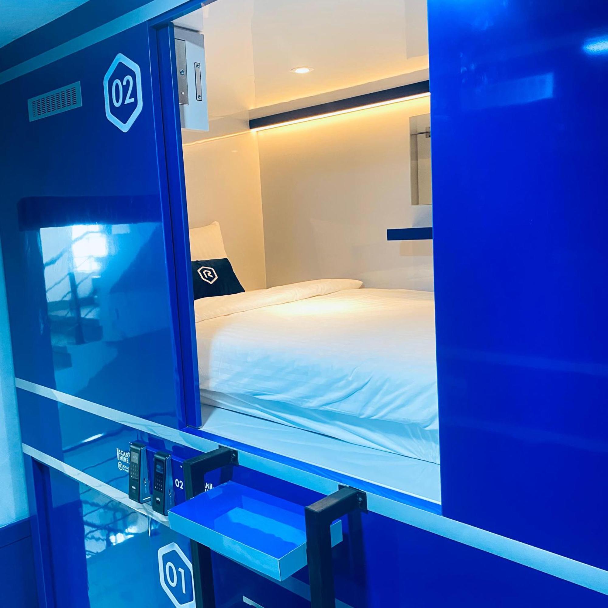 Rosalyne Sleepbox Malioboro 3 Hotell Yogyakarta Exteriör bild