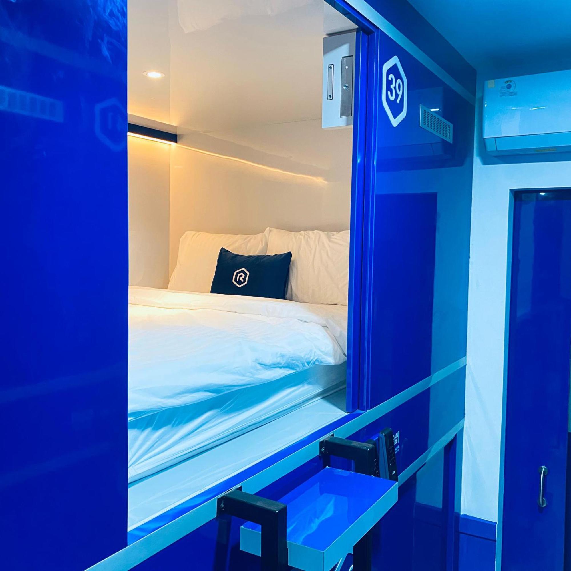 Rosalyne Sleepbox Malioboro 3 Hotell Yogyakarta Exteriör bild