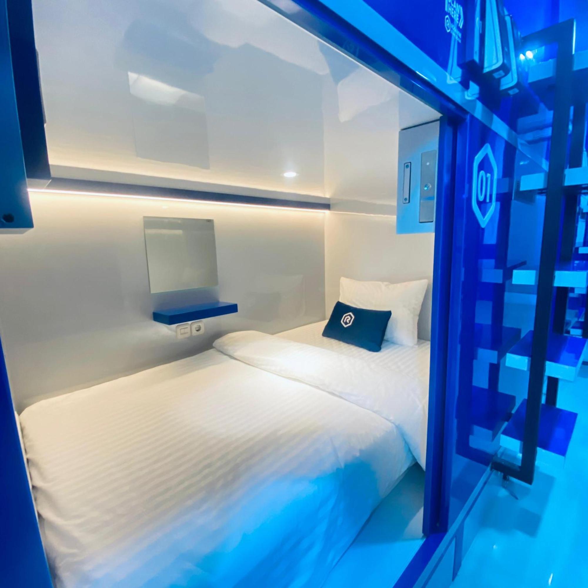Rosalyne Sleepbox Malioboro 3 Hotell Yogyakarta Exteriör bild