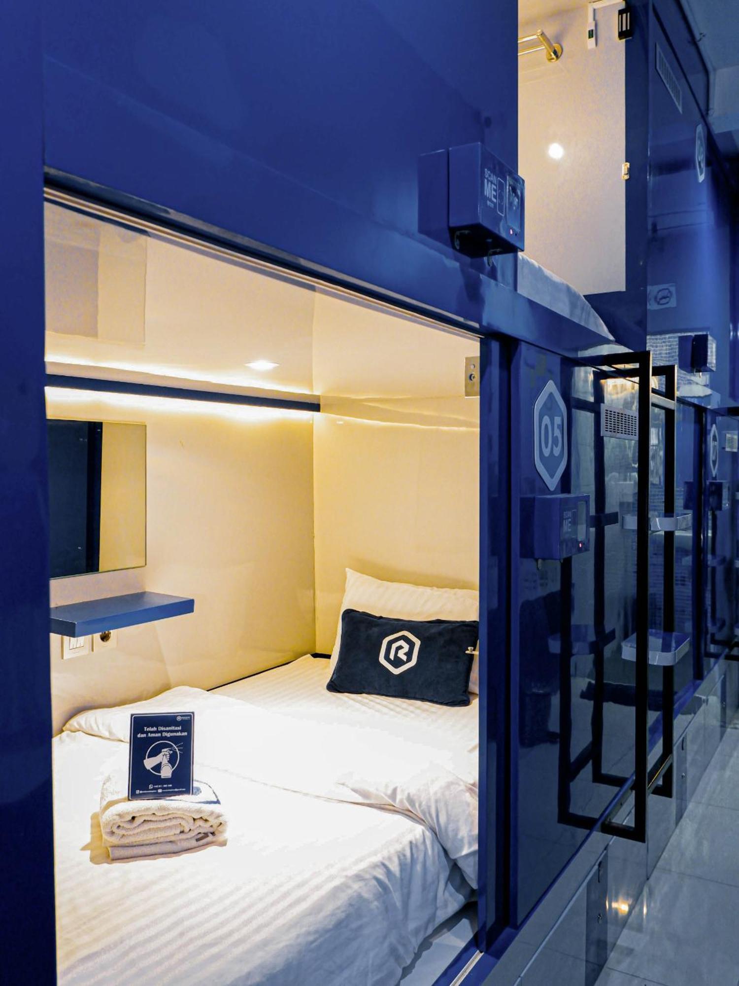Rosalyne Sleepbox Malioboro 3 Hotell Yogyakarta Exteriör bild