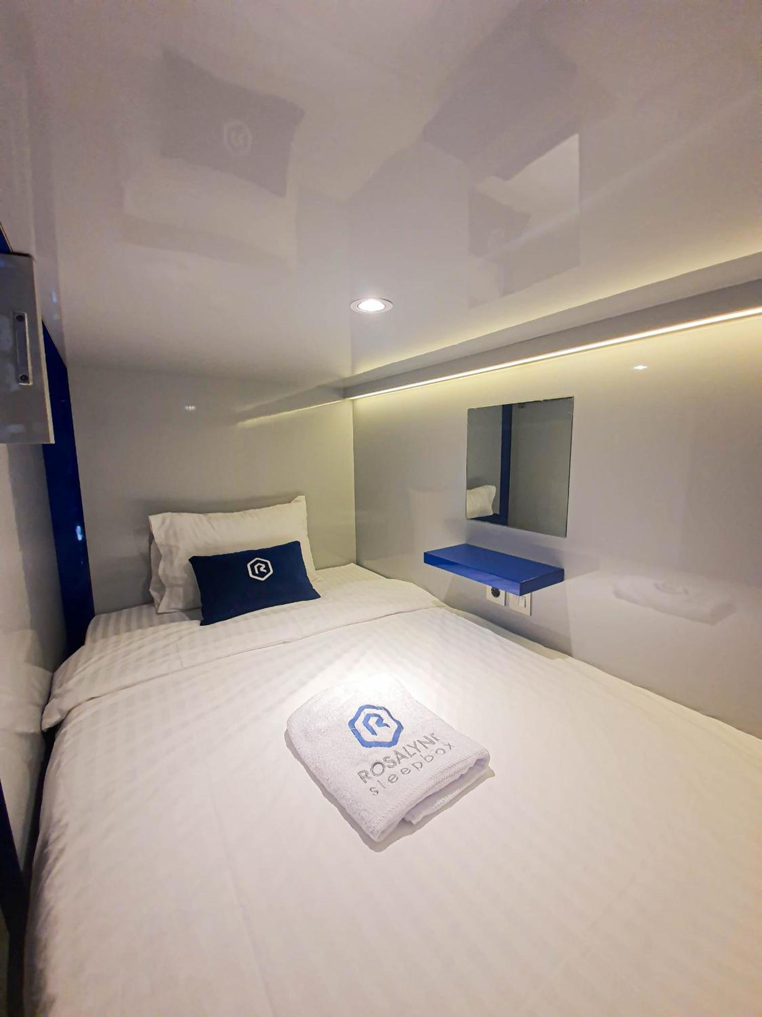 Rosalyne Sleepbox Malioboro 3 Hotell Yogyakarta Exteriör bild