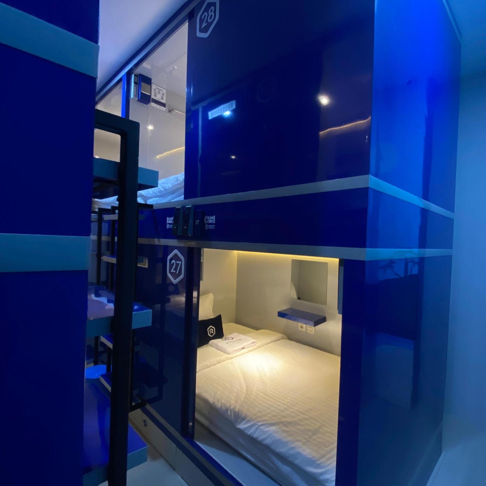 Rosalyne Sleepbox Malioboro 3 Hotell Yogyakarta Exteriör bild