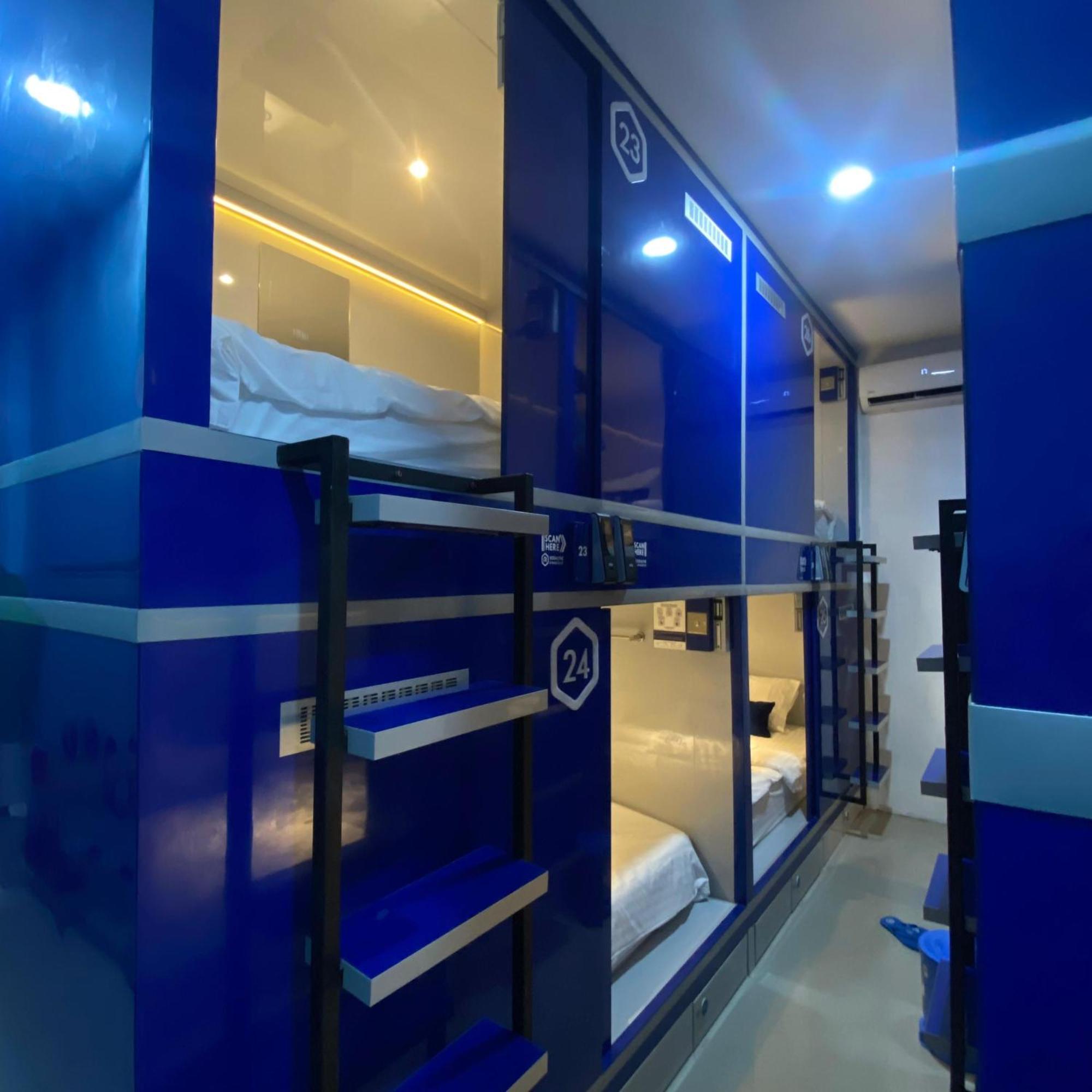 Rosalyne Sleepbox Malioboro 3 Hotell Yogyakarta Exteriör bild