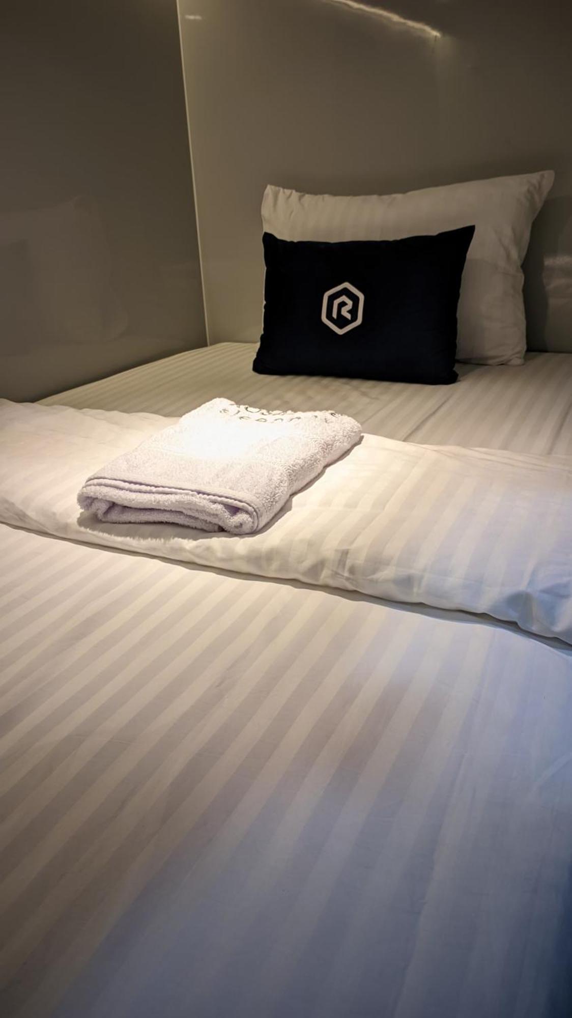 Rosalyne Sleepbox Malioboro 3 Hotell Yogyakarta Exteriör bild