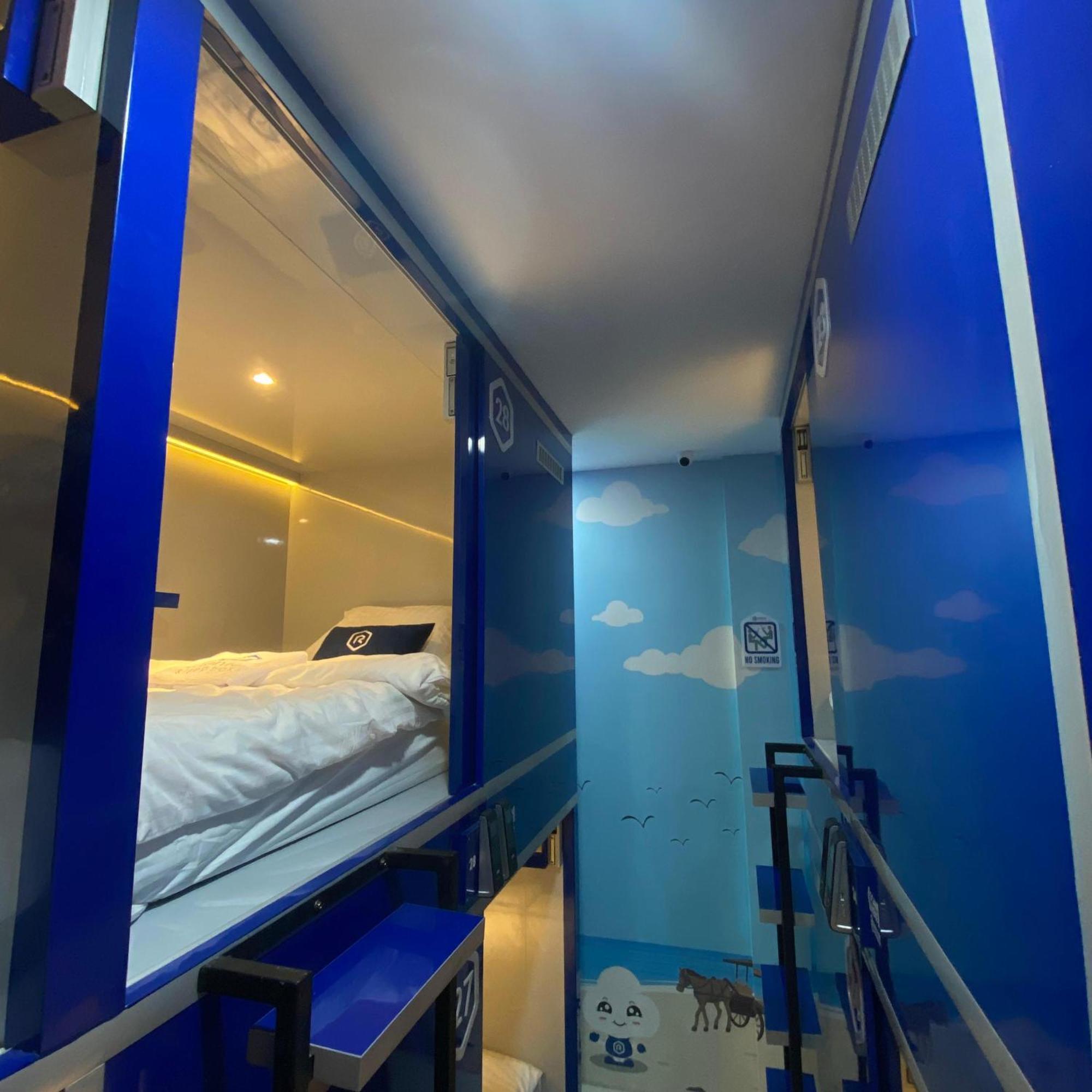Rosalyne Sleepbox Malioboro 3 Hotell Yogyakarta Exteriör bild