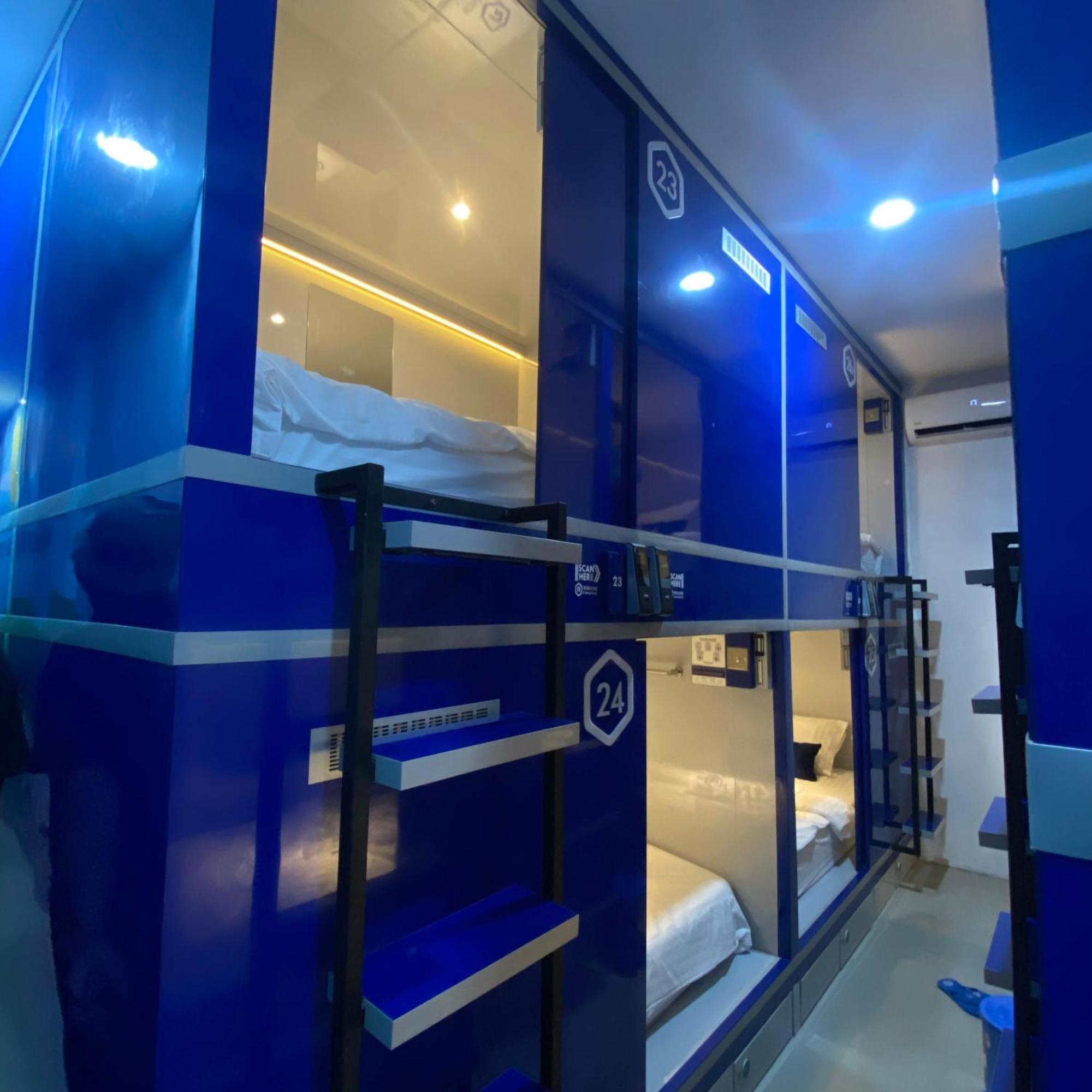 Rosalyne Sleepbox Malioboro 3 Hotell Yogyakarta Exteriör bild