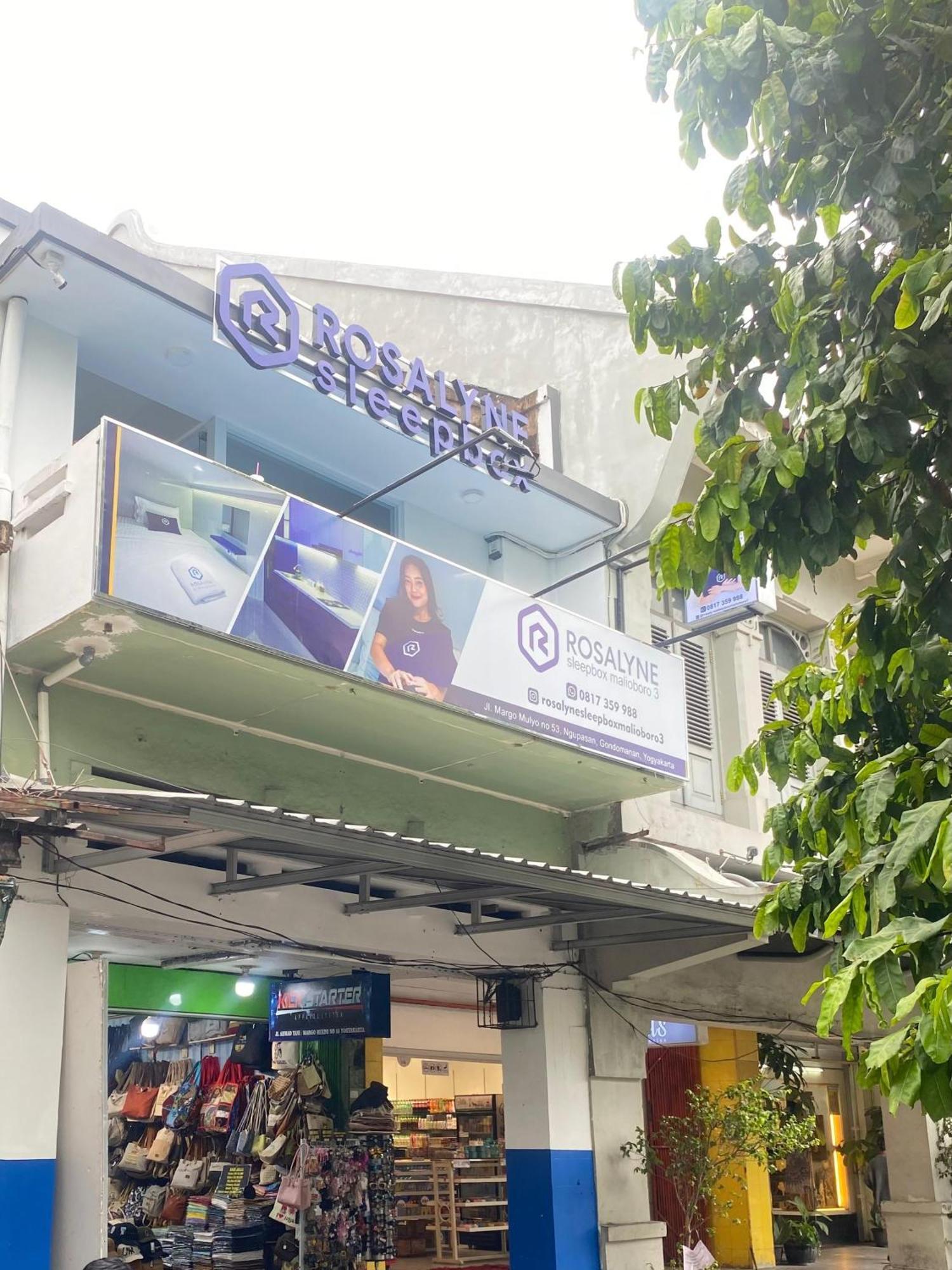 Rosalyne Sleepbox Malioboro 3 Hotell Yogyakarta Exteriör bild